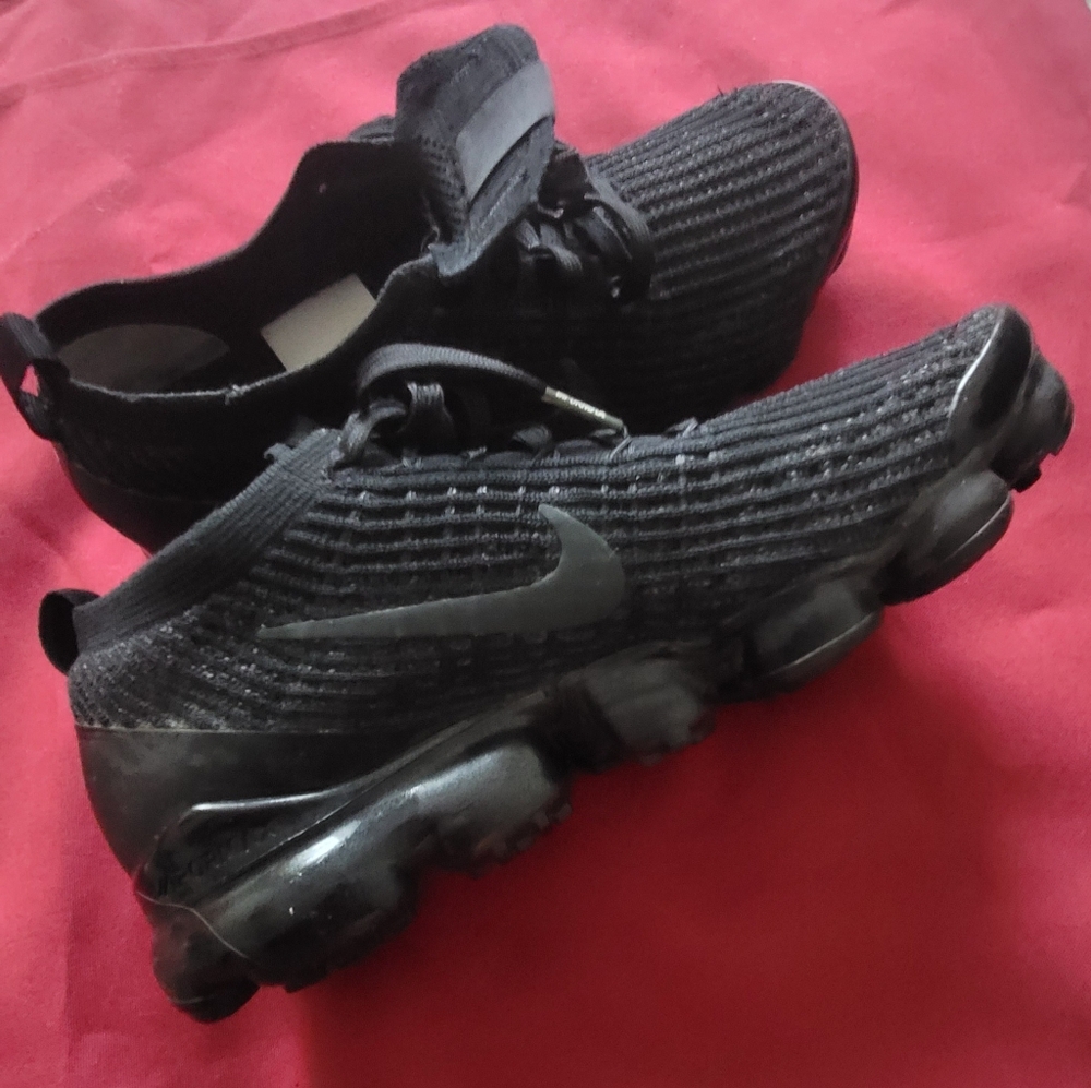 Nike Air VaporMax Flyknit 3 AJ69010 002 Womens Black 10